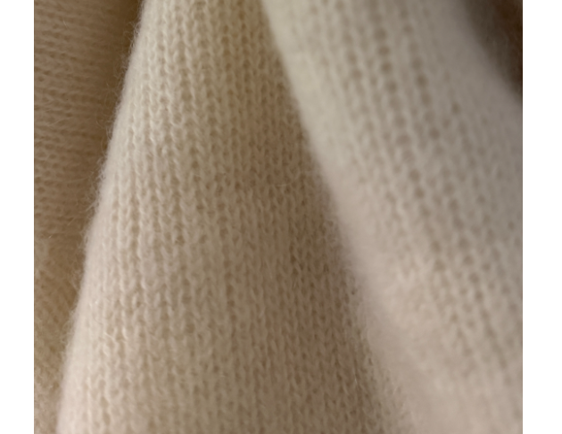 100% Cashmere 香草白毛衣