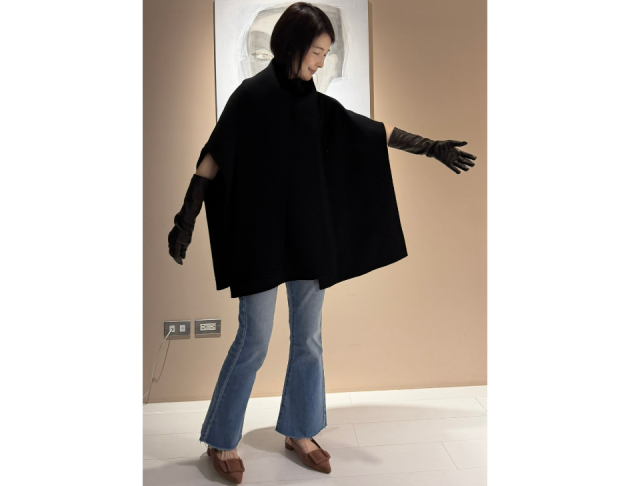 黑色立領斗篷毛衣